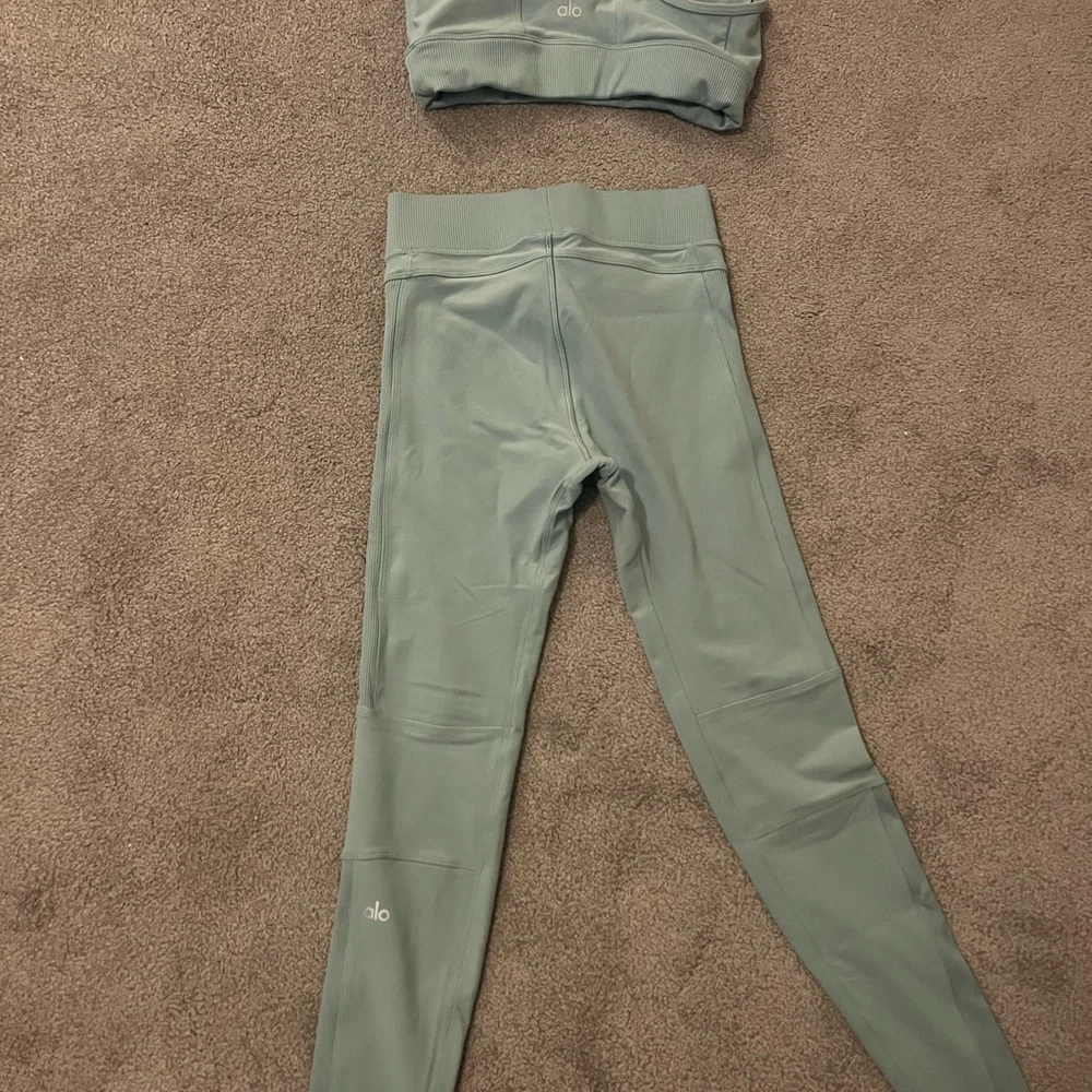 ALO Yoga Light Green Leggings and Top Set - Picture 6 of 6